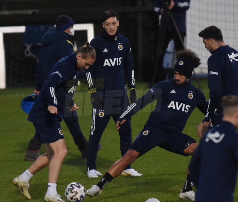 Mesut Özil, Fenerbahçe ile ilk antrenmanında