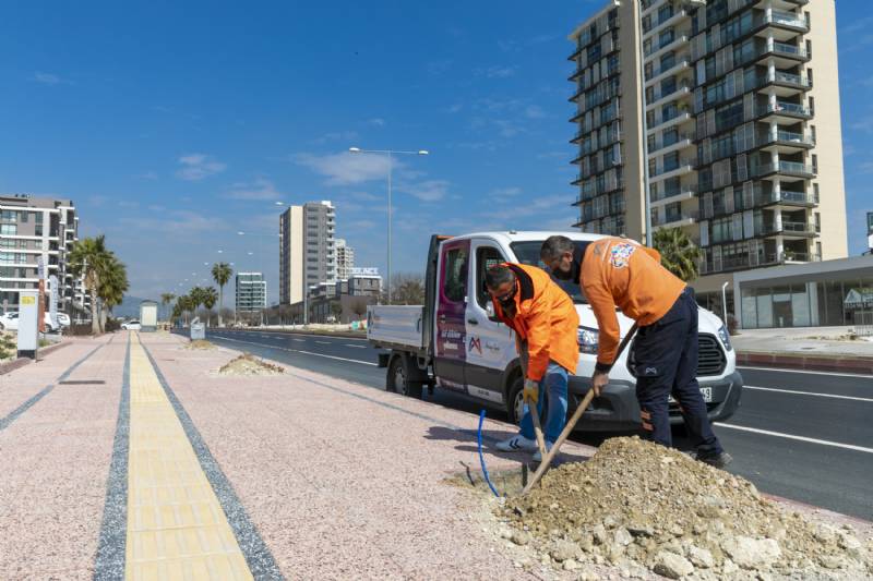 Büyükşehir Kaldırımları Yeniliyor