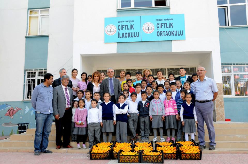 Yenişehir Belediyesi Okullara Narenciye Dağıttı