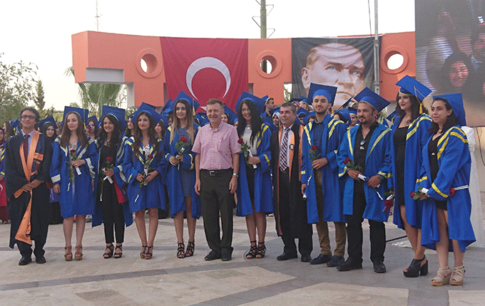 Öğrencilere Seslendi “Hırsızların Peşinden Gitmeyin, Yalancıları Alkışlamayın!”