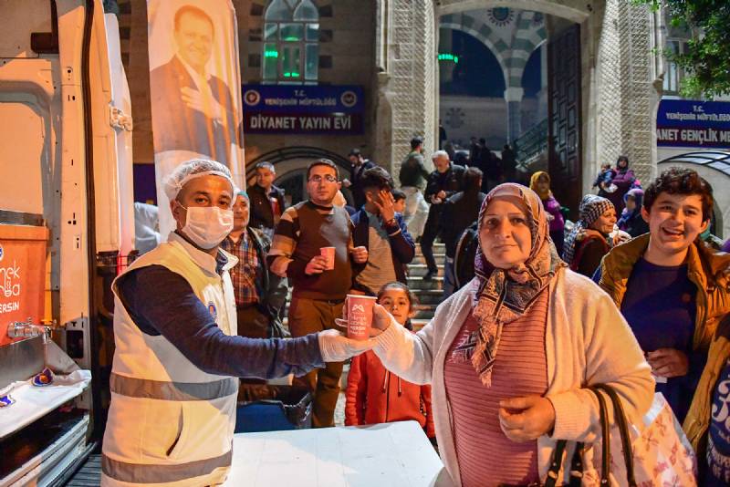 Büyükşehir Camilerde Kandil Simidi ve Çorba Dağıttı