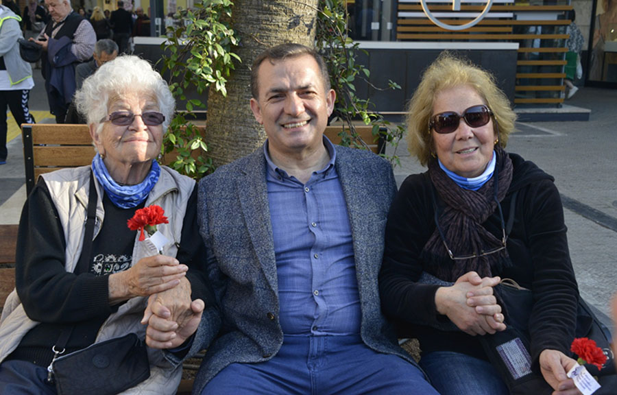 “Yenişehir’imizde Annelerimiz Daima Mutlu Olsun Diye Çalışıyoruz.”