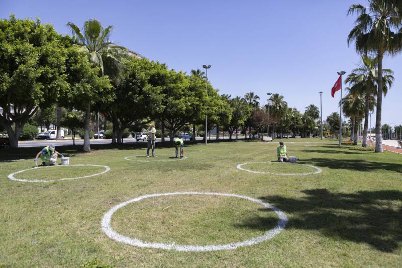 Mersin Sahilinde Sosyal Mesafe Çemberleri