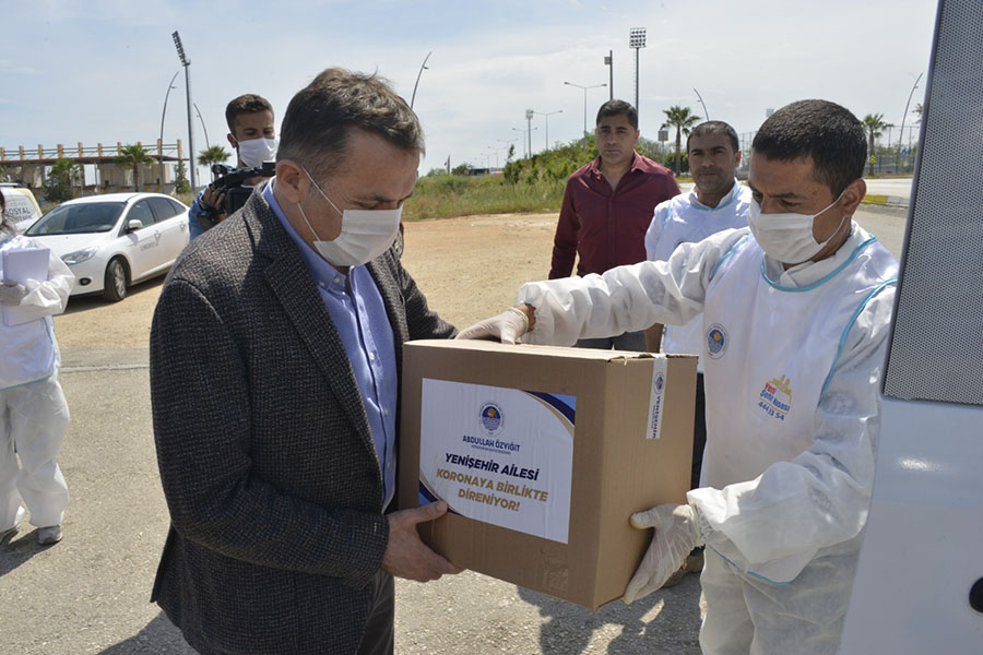 Yenişehir Belediyesi Yardımlarını Tüm Kesimlere Ulaştırıyor