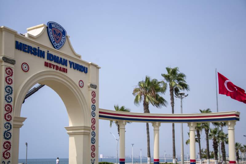 Mersin İdman Yurdu Meydanı Yenileniyor