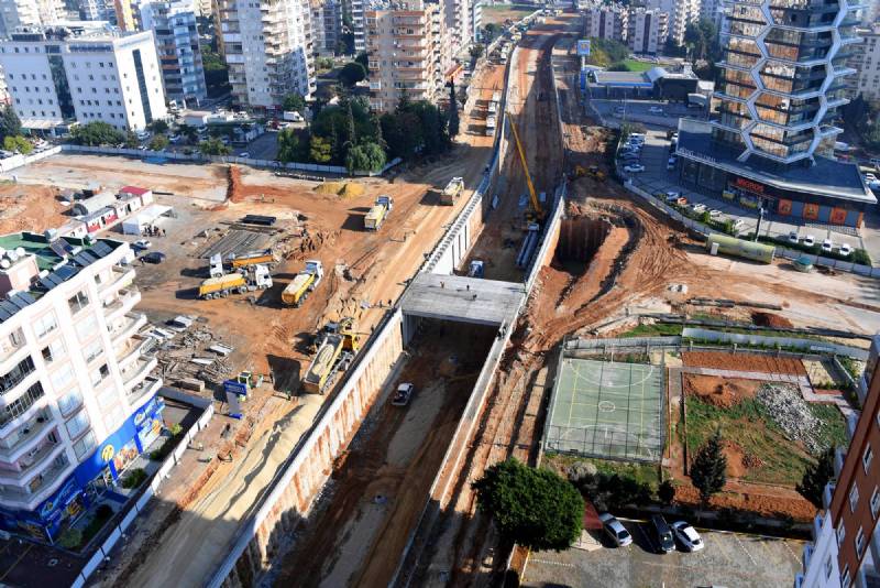 Forum Katlı Kavşağı’nda Çalışmalar Devam Ediyor