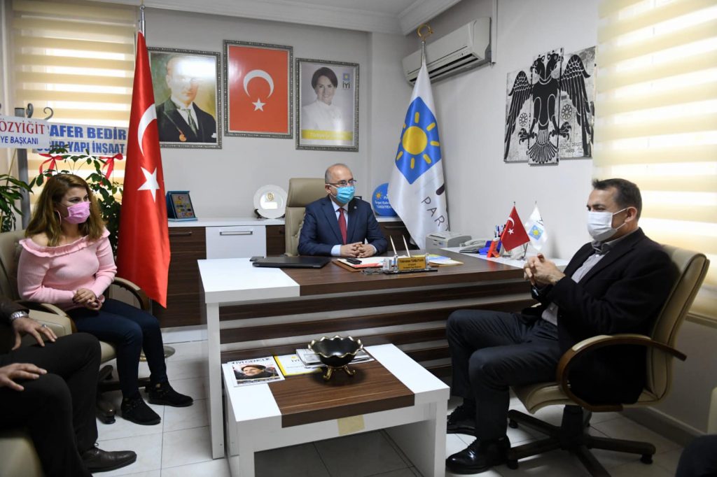 İYİ Parti’den Başkan Özyiğit’e Sürpriz Kutlama