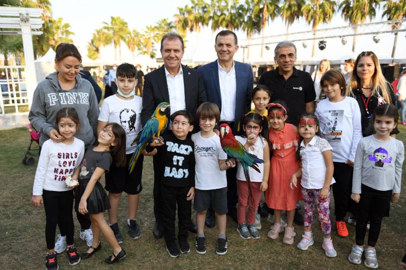 Başkan Seçer Yenişehir’de Gençlerle ve Çocuklarla Buluştu