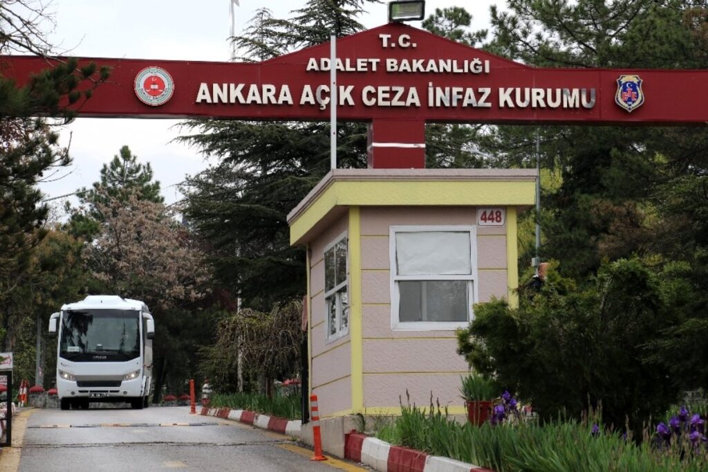 Açık Cezaevi Hükümlülerinin İzin Süresi 2 ay Daha Uzatıldı