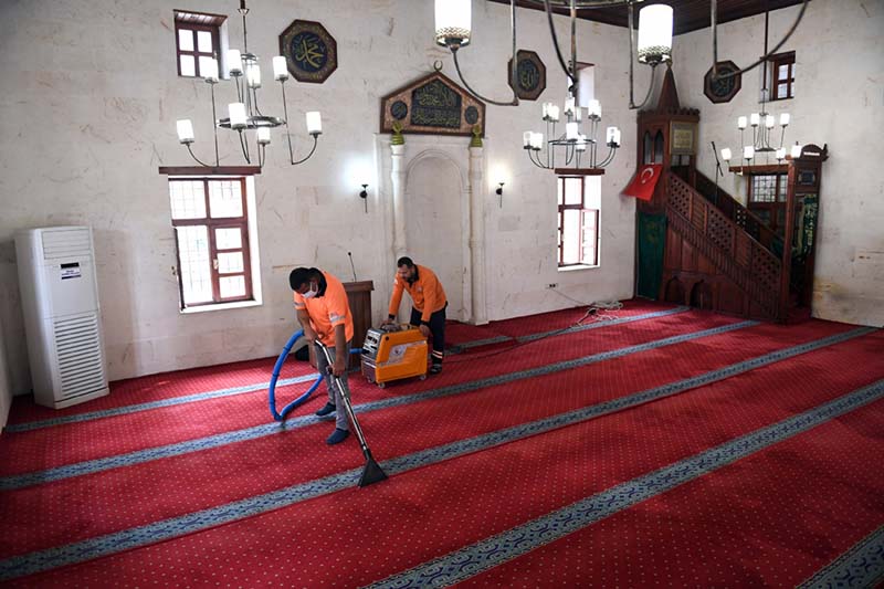Mersin Büyükşehir’den Camilerde Ramazan Temizliği